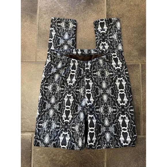 ❌❌SOLD❌❌ Just Cozy leggings faux fur snakeskin print black white size large - Picture 3 of 9